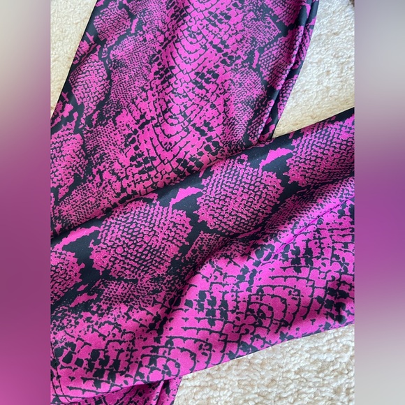 NWT Onzie Apparel Violet Snakeskin Print Strappy Bra & Legging Set ~ Rare! - Picture 9 of 9